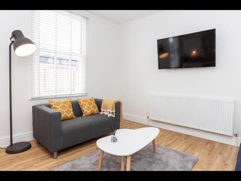 Apartment image 3