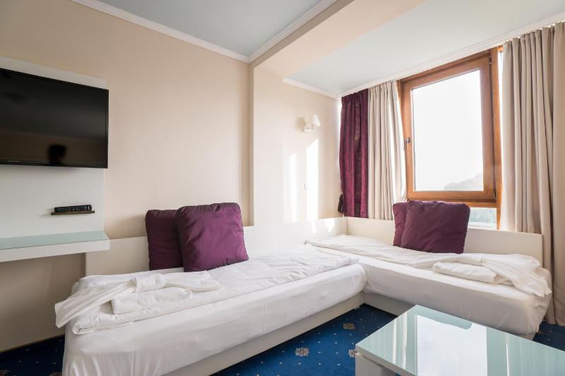 Double or Twin Room with Balcony (2 Adults + 2 Children) image 2