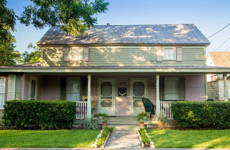 Studio B Guest House - image 15