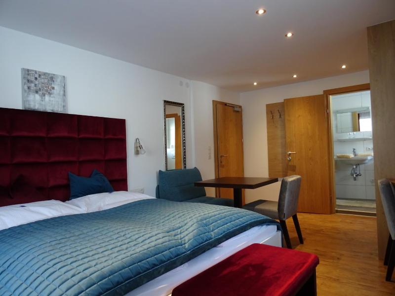 Double Room with Balcony image 1