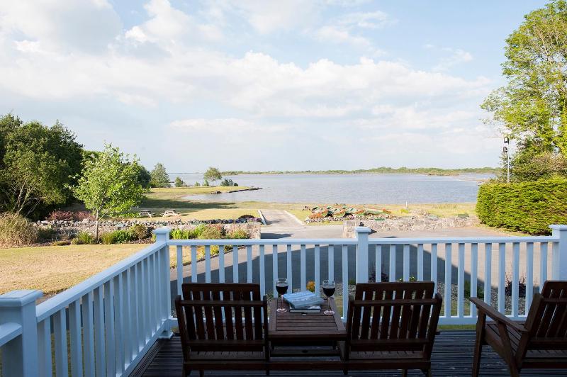 The Waterfront House Country Home - image 1
