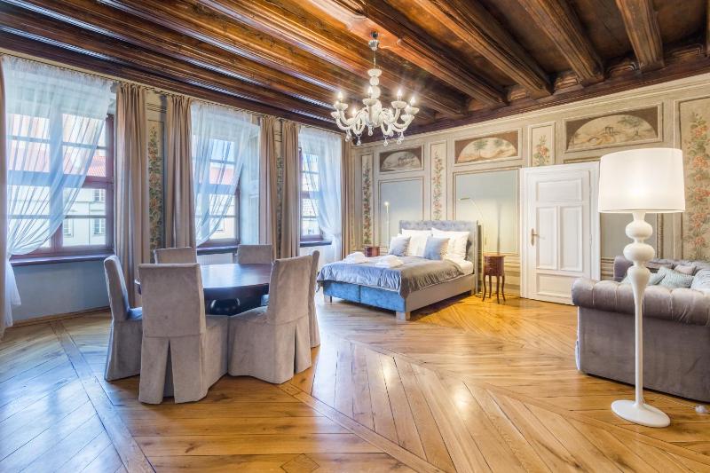 Superior Apartment image 2