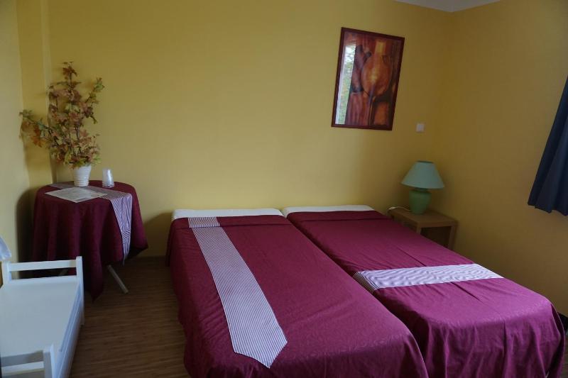 Quadruple Room with Shared Bathroom image 3