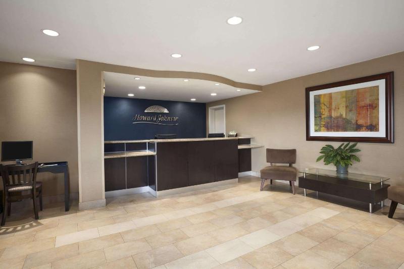Howard Johnson by Wyndham San Diego Sea World - image 14