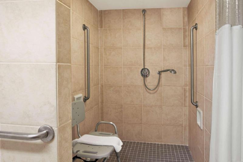 King Room - Mobility Access/Non-Smoking image 2