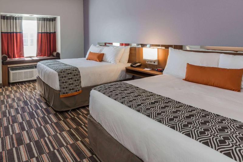 Queen Room with Two Queen Beds - Non-Smoking image 1