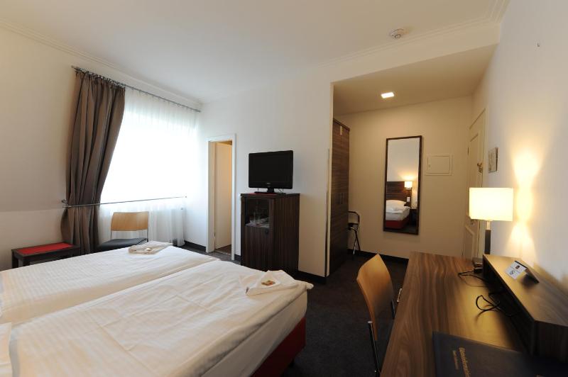 Comfort King Room image 2