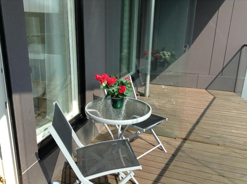 Standard One-Bedroom Apartment with Balcony image 2