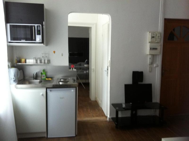 Comfort Apartment - 2nd Floor image 3
