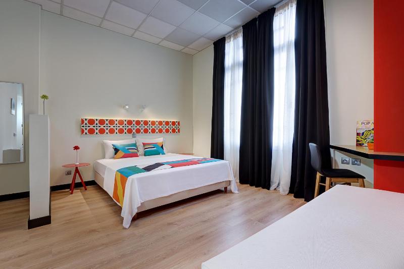 Cozy Double Room image 3