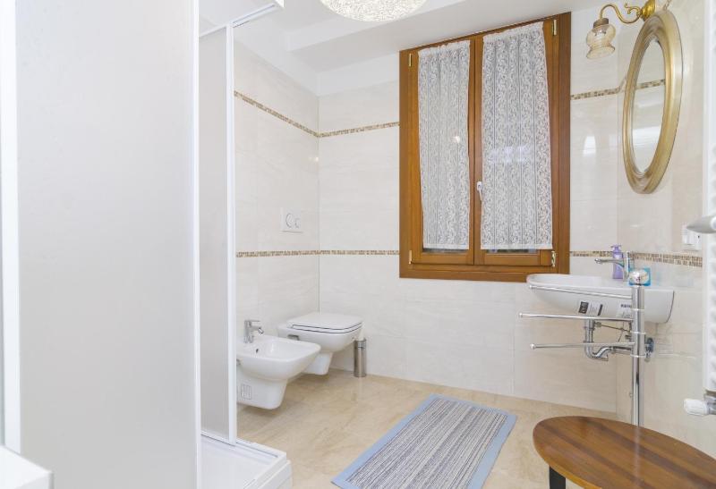 One-Bedroom Apartment image 3