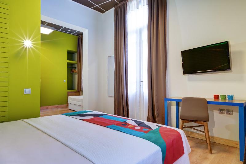 Corner Deluxe Room image 2