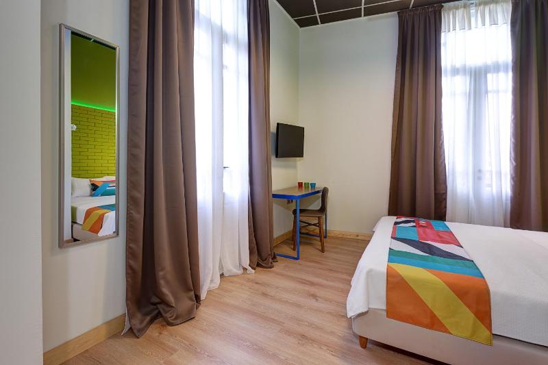 Corner Deluxe Room image 4