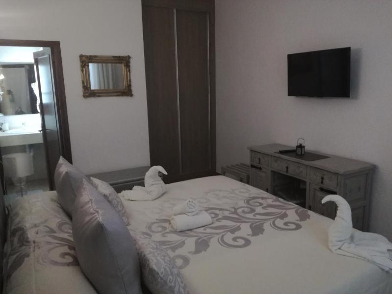 Double Room with Terrace image 2