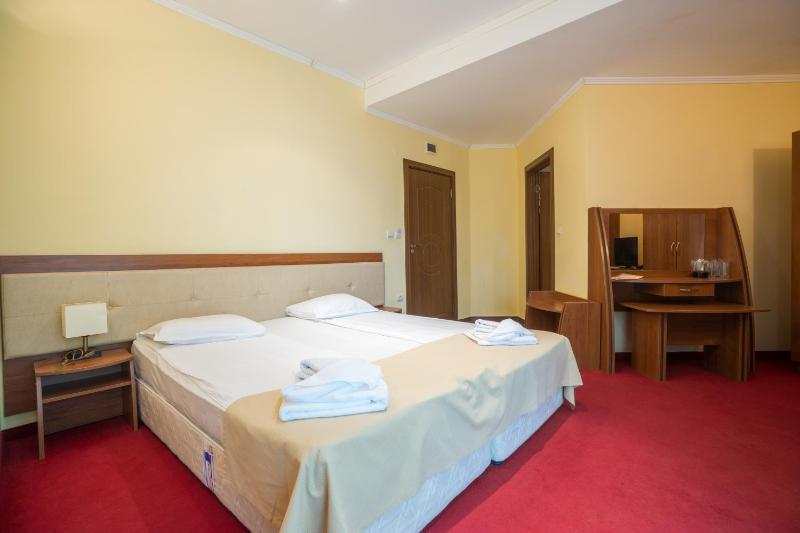 Double Room (2 Adults + 1 Child) image 2