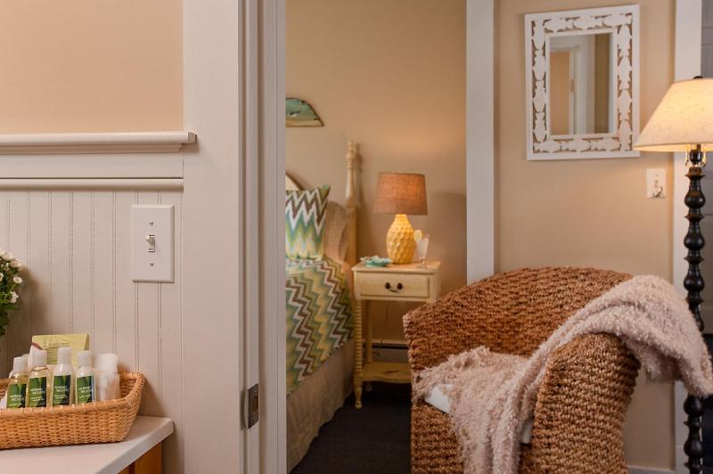 Deluxe Queen Room 9 image 2
