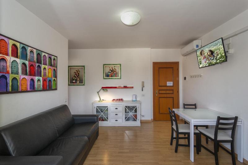 One-Bedroom Apartment with Balcony - Via Italo Simon image 4