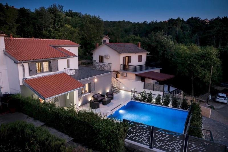 Luxury Villa Future with heated pool - image 1