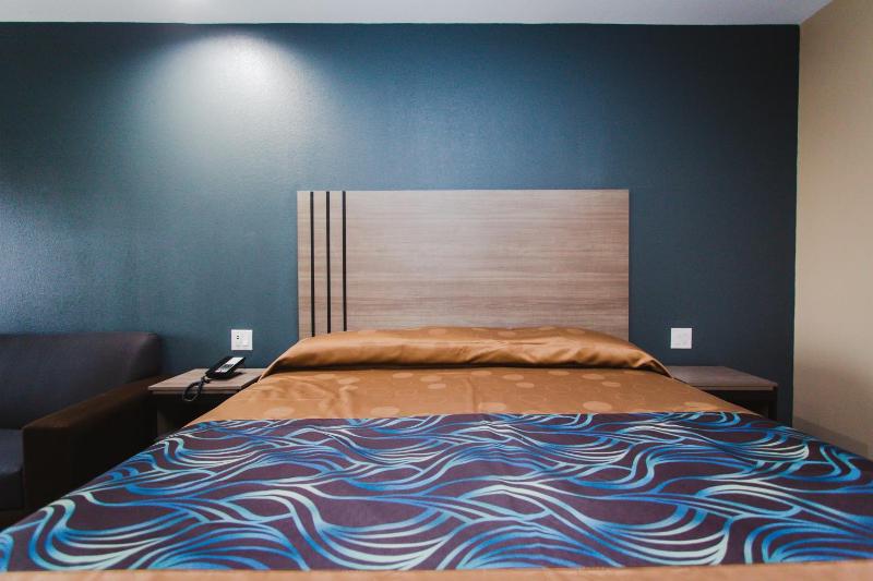 Deluxe King Suite image 2