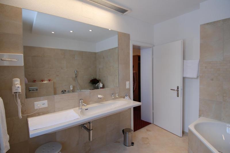 Double Room image 4