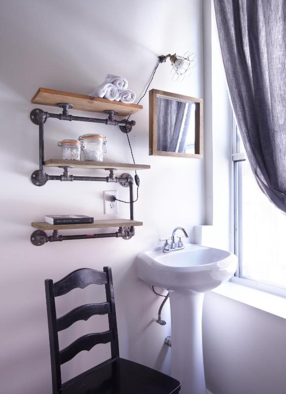 Twin Room with Shared Bathroom image 3