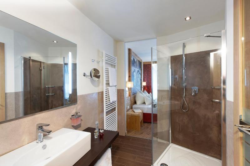 Superior Double Room image 4