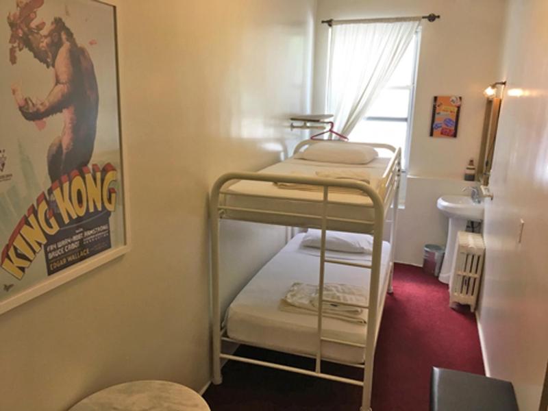 Twin Room with Shared Bathroom image 2