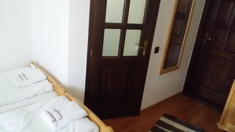 Standard Twin Room image 3