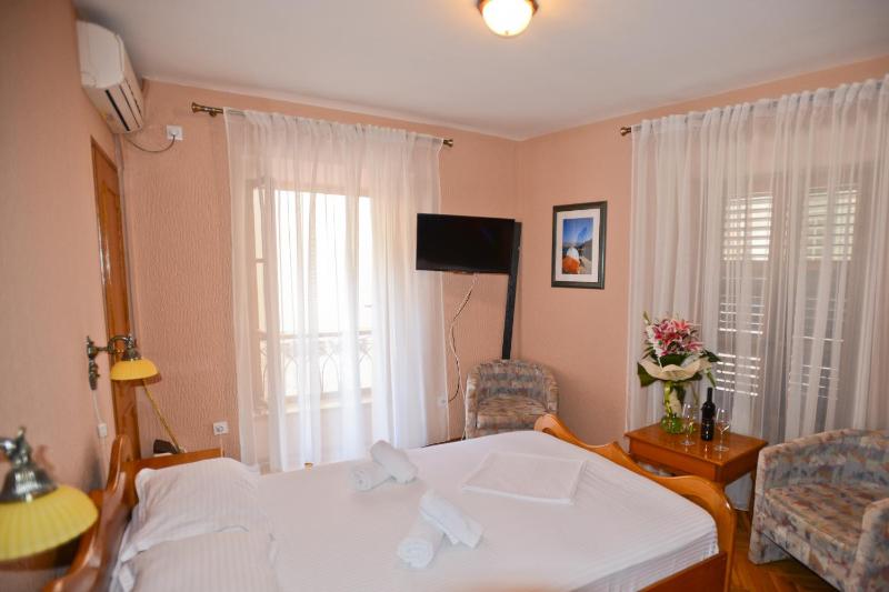 Standard Twin Room image 3
