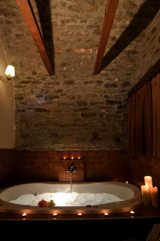 Double Room with Spa Bath image 3