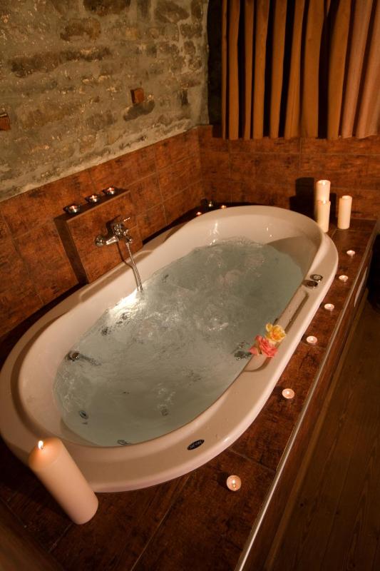 Double Room with Spa Bath image 2