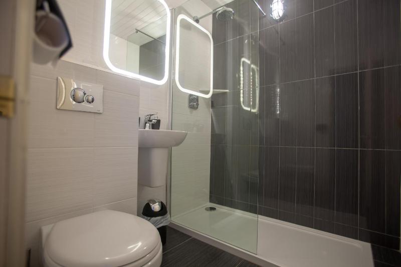 Single Room image 2