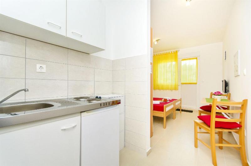Studio - Ground Floor image 2