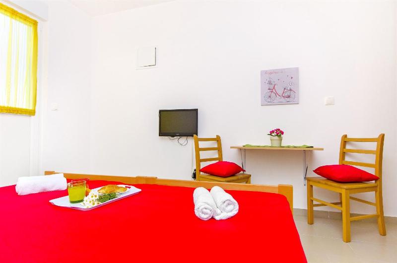 Studio - Ground Floor image 3