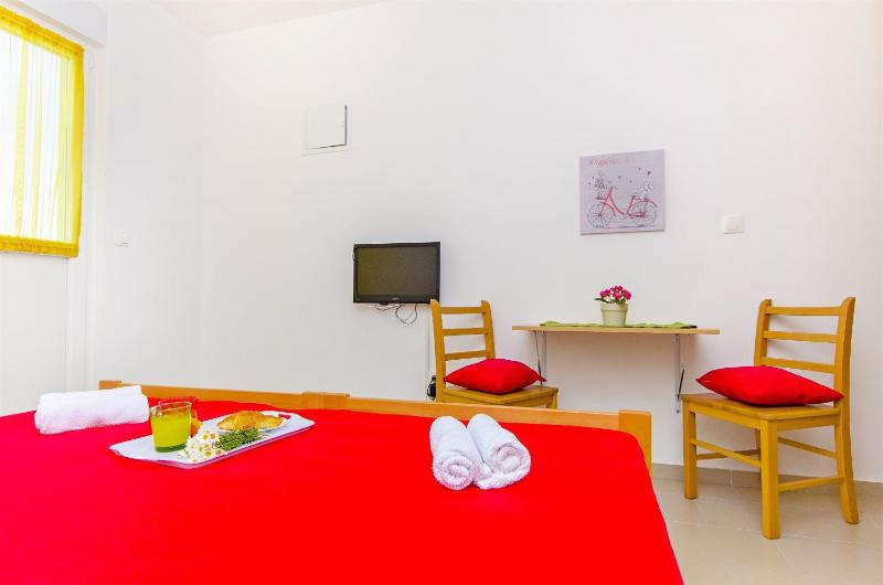 Studio - Ground Floor image 4