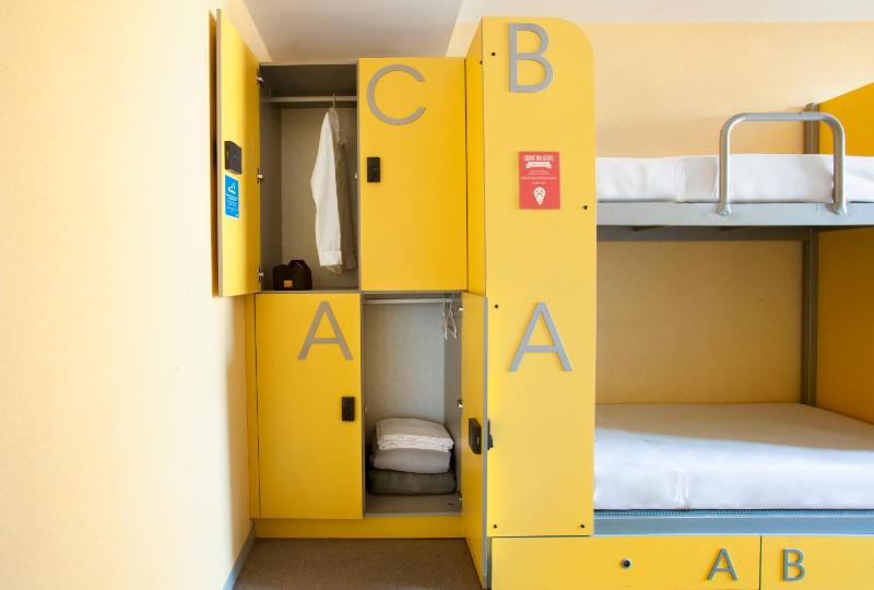 Bed in 4-Bed Mixed Dormitory Room image 4