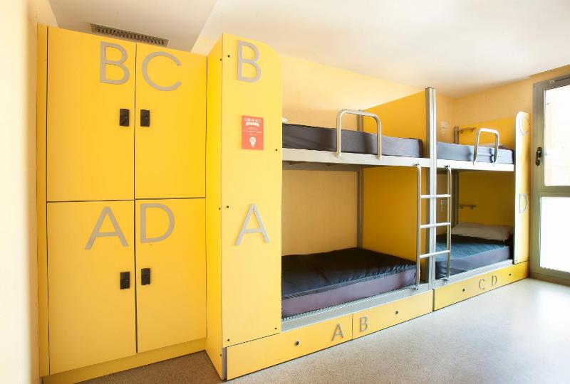Bed in 4-Bed Mixed Dormitory Room image 2