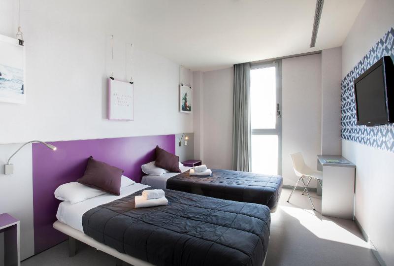 Twentytu Hostel Barcelona - image 12