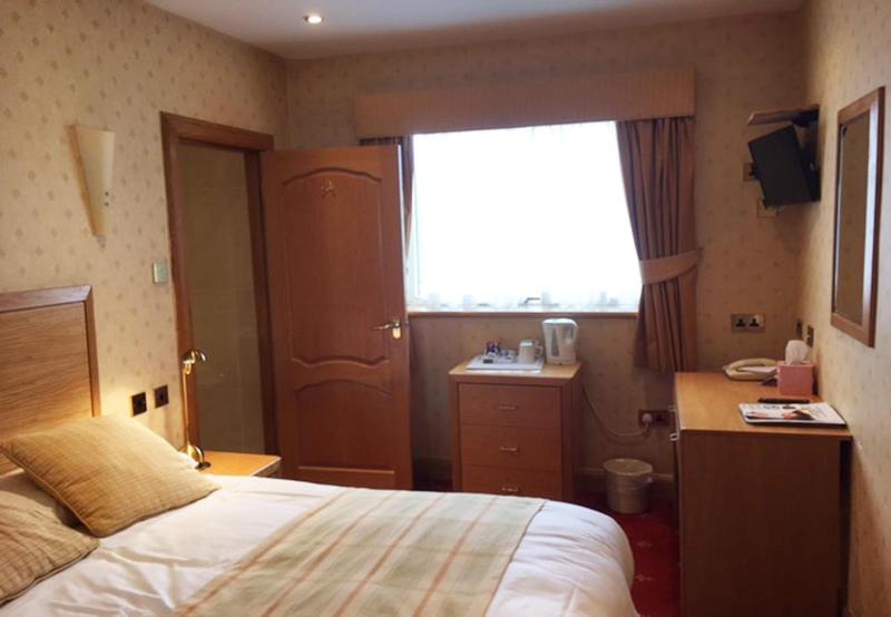 Standard Single Room image 3