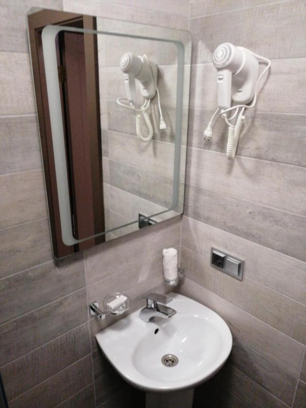 Single Room with Shower image 1
