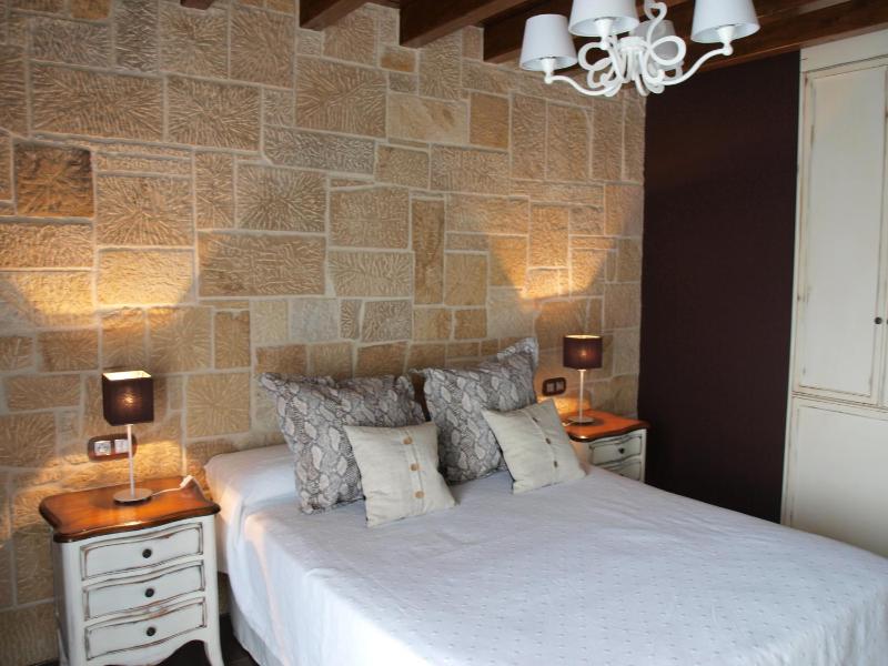 Double Room with Balcony image 3