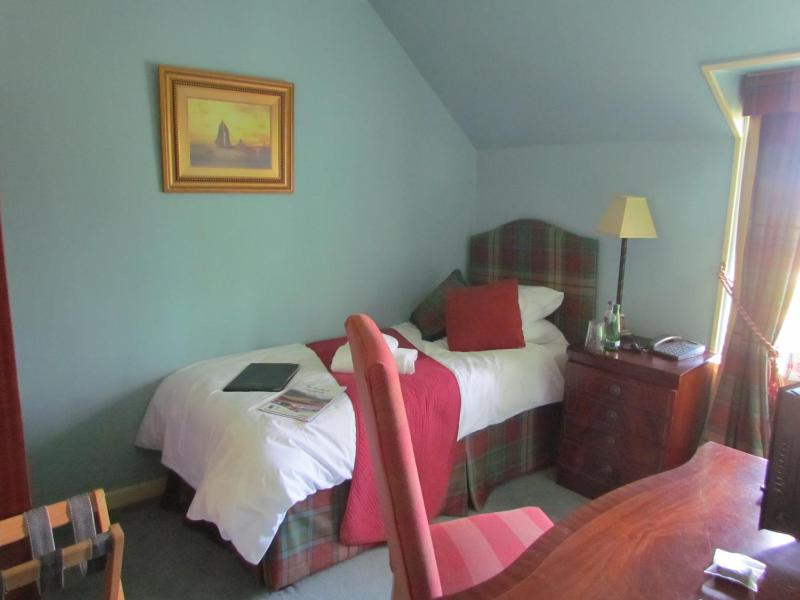 Standard Single Room image 3
