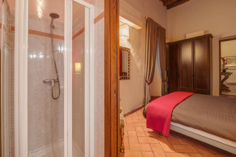 One-Bedroom Apartment image 4