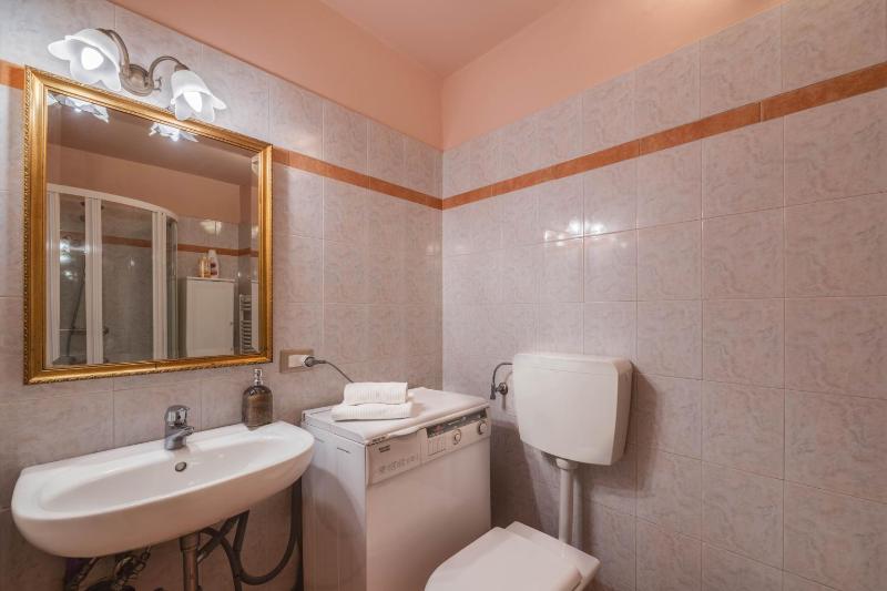 One-Bedroom Apartment image 2