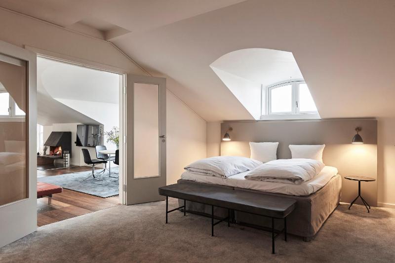 Executive Suite image 2