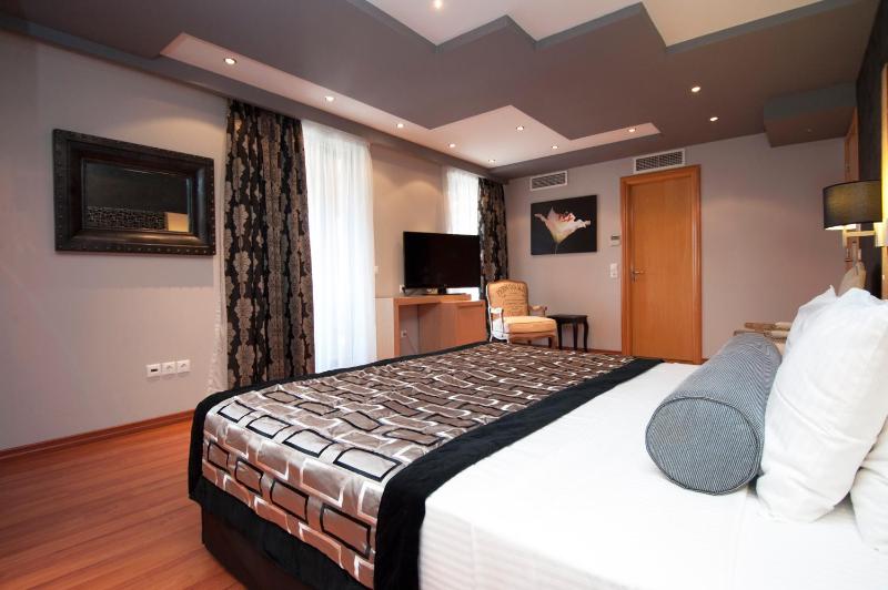 Suite with Partial Sea View image 2