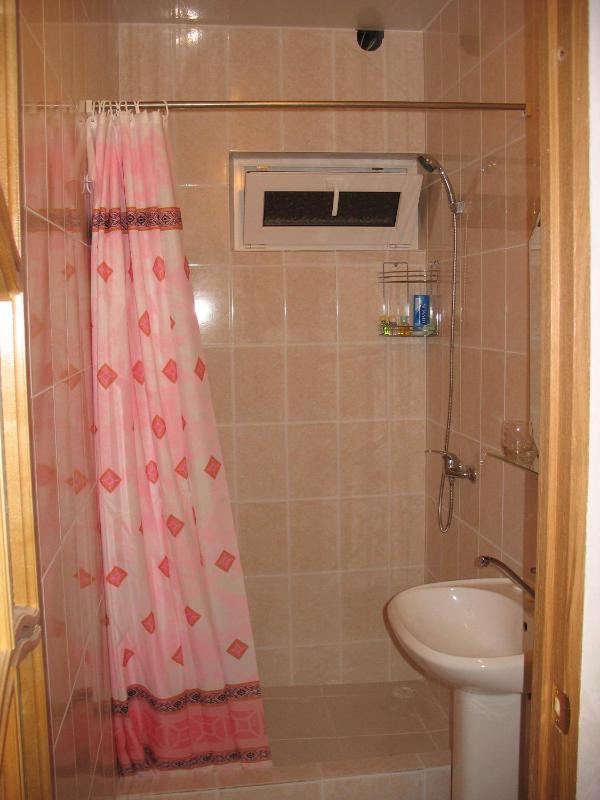 Economy Double Room image 3