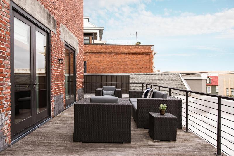 Luxury One-Bedroom Suite with Terrace image 4