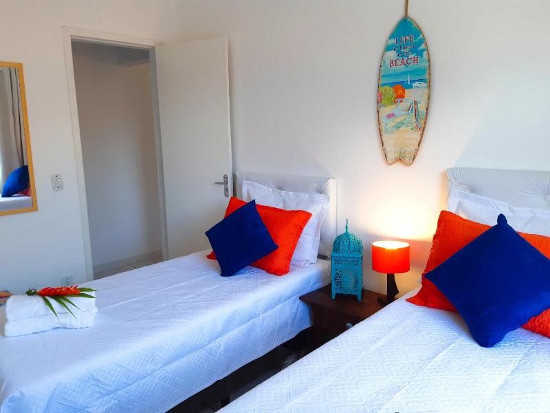 Espetacular Casa 3 SUÍTES cozinha varanda vista a passos da praia - image 21