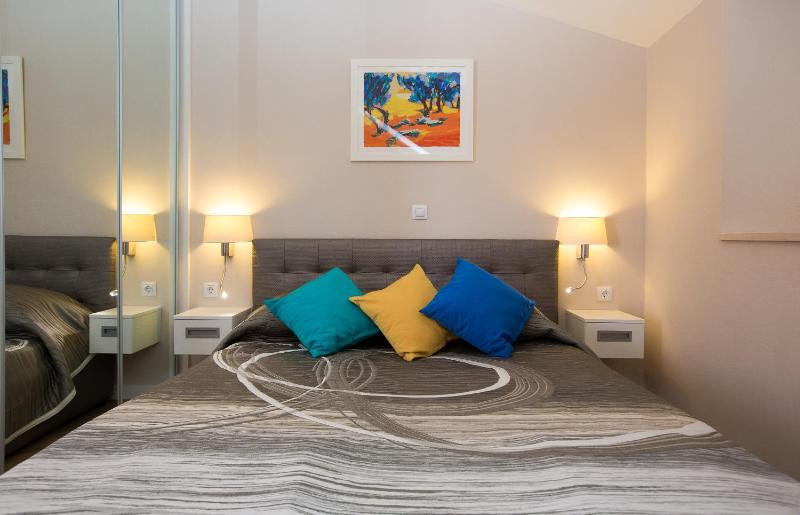 Deluxe Double Room with Balcony image 3